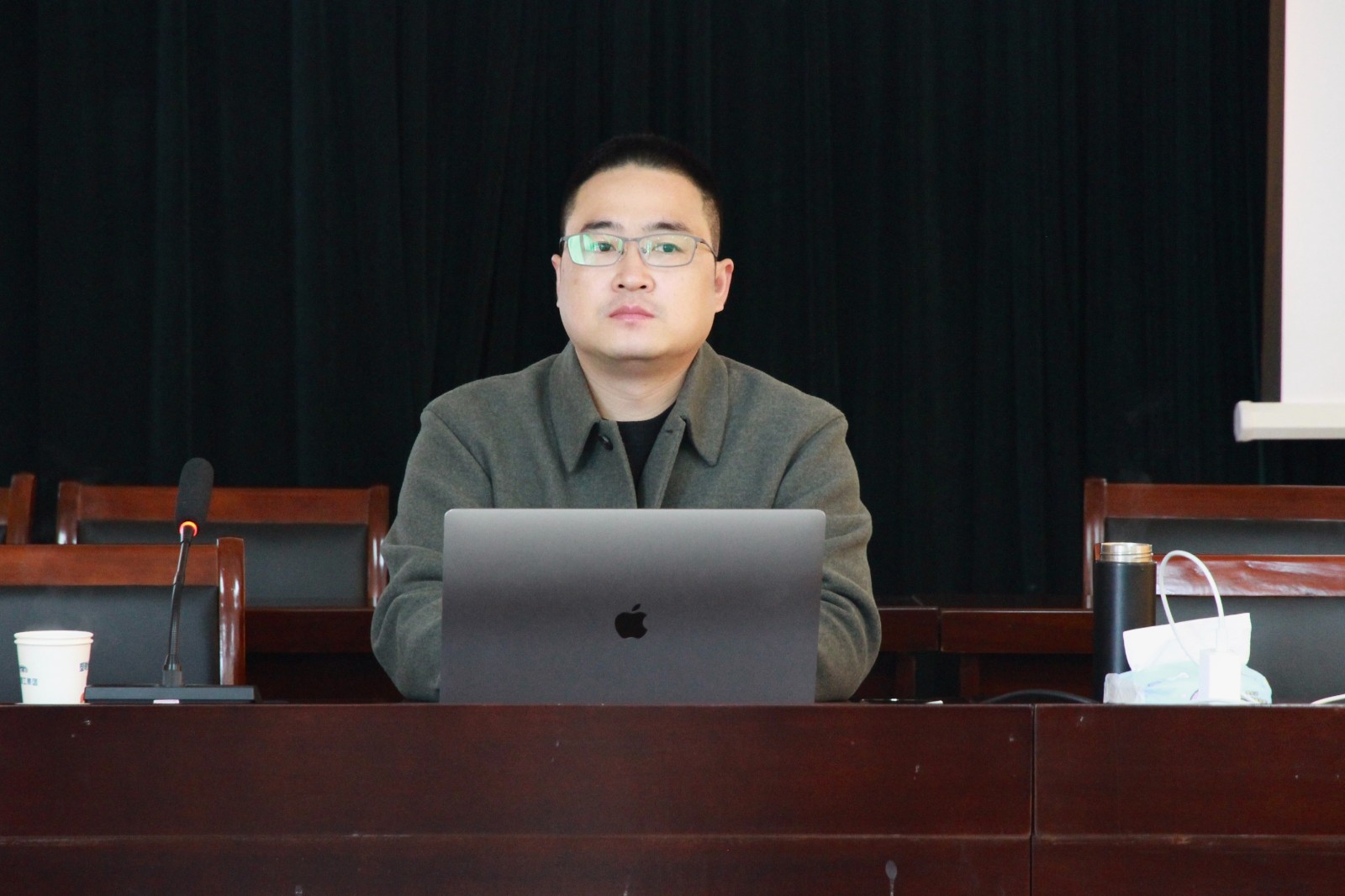 微信图片_20251208085300_111_450.jpg